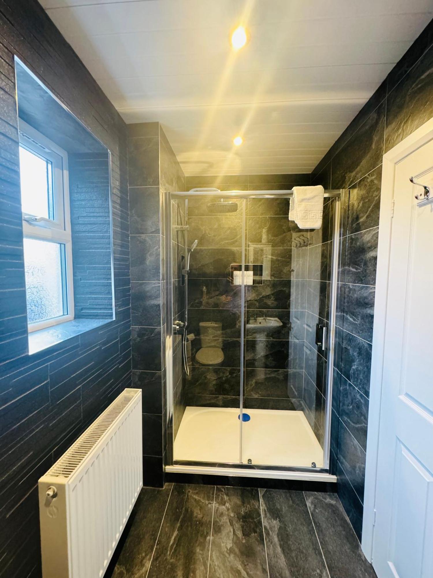 Chic 5 Bedroom House With Private Parking & Garden Bristol Zewnętrze zdjęcie