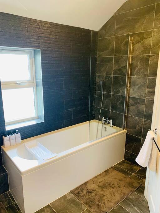 Chic 5 Bedroom House With Private Parking & Garden Bristol Zewnętrze zdjęcie